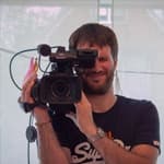 Compleet met cameraman